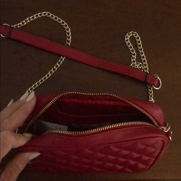 Red shoulder purse. - Picture 2 of 3